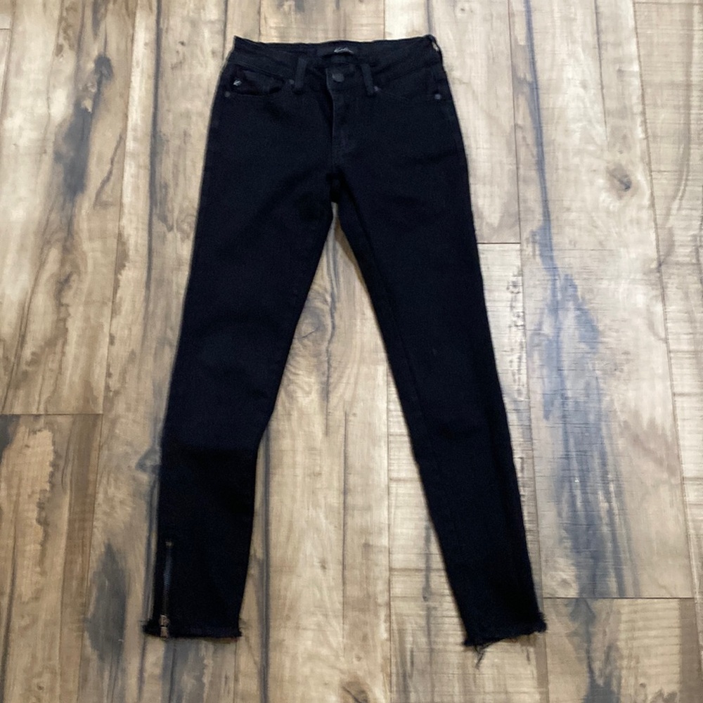 Kancan Estilo skinny jeans w/zipper at ankles - Size 24